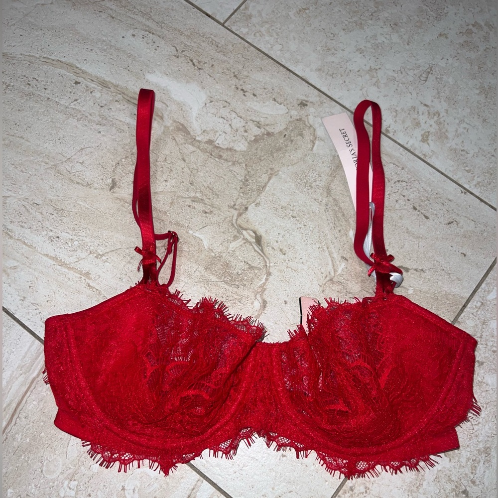 Victorias Secret red lace balconette bra never worn NWT
